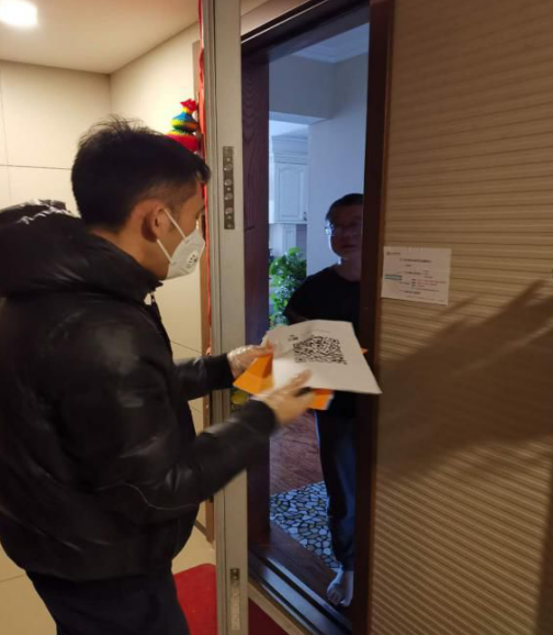 抗击疫情 党员行动在继续(图2)